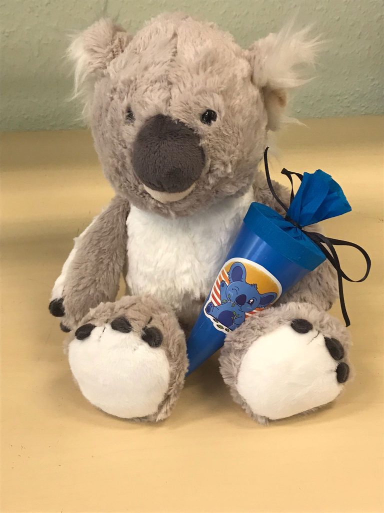 Plüsch-Koala mit Schultüte, © 2024 L. Küppers