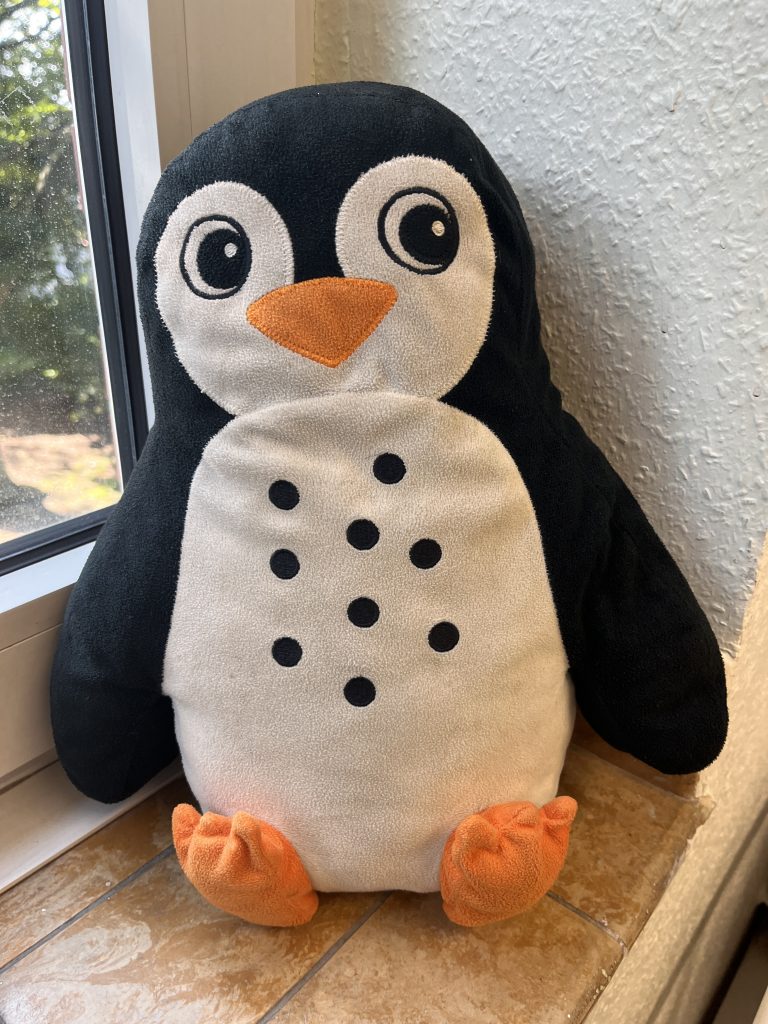 Plüsch-Pinguin aufrecht,© 2024, V.Gelhar